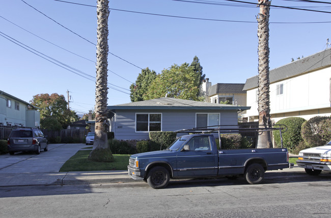 1450 Oxford St in Redwood City, CA - Building Photo - Building Photo