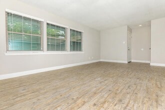 Hollister Apartments in Dickinson, TX - Foto de edificio - Building Photo