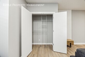 7136-7134 34 Ave NW in Calgary, AB - Building Photo - Building Photo