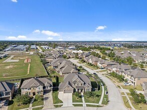 18935 Wild Thornberry Dr in Tomball, TX - Building Photo - Building Photo