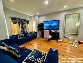 24 Grovenor Rd in Boston, MA - Building Photo - Building Photo