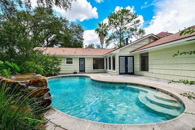 5015 Grape St in Houston, TX - Building Photo - Building Photo