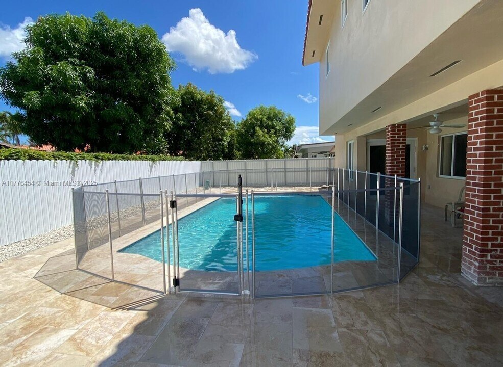 1803 SW 104th Pl in Miami, FL - Building Photo