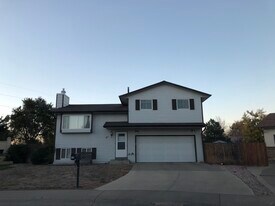 21 N Briarwood Pl in Pueblo, CO - Building Photo