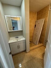 8060 Fairview Dr, Unit 201 in Tamarac, FL - Foto de edificio - Building Photo