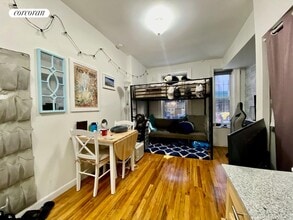 239 W 100th St in New York, NY - Foto de edificio - Building Photo