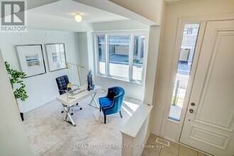 41 Steamboat Wy in Whitby, ON - Building Photo - Building Photo