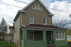 1444 Mayfield Ave in Morgantown, WV - Foto de edificio