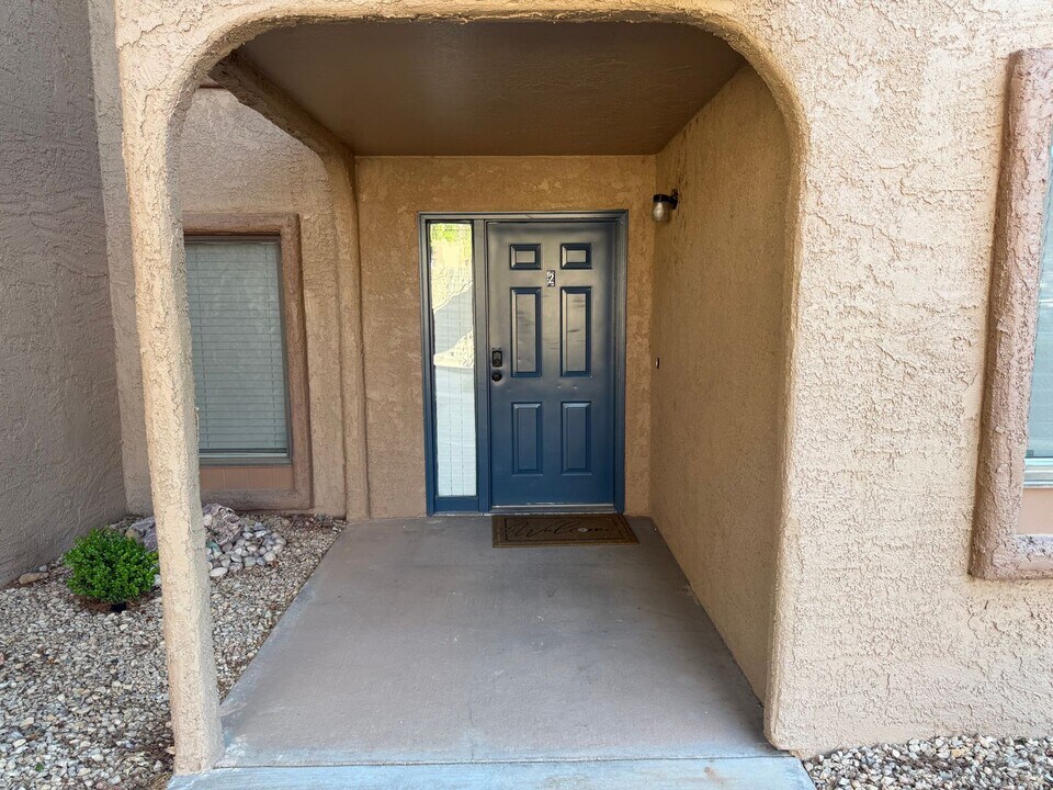 860 S Village Rd in Saint George, UT - Building Photo