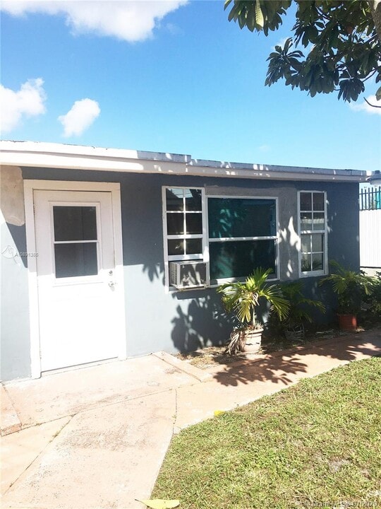 2385 SW 15th St-Unit -F in Miami, FL - Foto de edificio