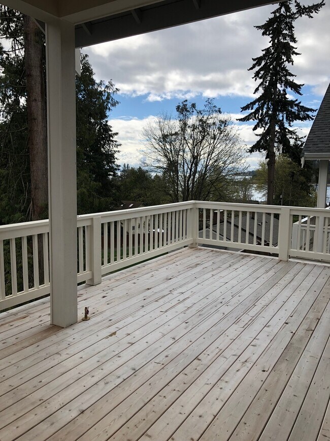 620 NE Landmark Ct in Bainbridge Island, WA - Building Photo - Building Photo