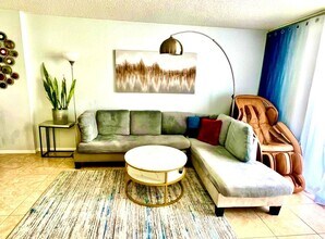 3161 S Ocean Dr, Unit 803 in Hallandale Beach, FL - Building Photo - Building Photo