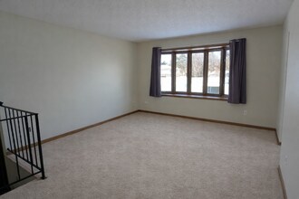 10563 Martin St NW in Coon Rapids, MN - Building Photo - Building Photo