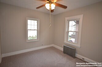 20 Benton Rd, Unit 2 in Medford, MA - Foto de edificio - Building Photo