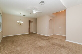 12130 Infinity Dr in New Port Richey, FL - Foto de edificio - Building Photo