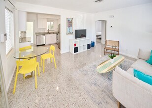 532 NE 16th Ct in Fort Lauderdale, FL - Building Photo - Building Photo