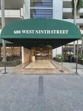 600 W 9th St, Unit 502 in Los Angeles, CA - Building Photo - Building Photo