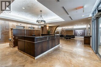 360 Pearl St in Burlington, ON - Building Photo - Building Photo