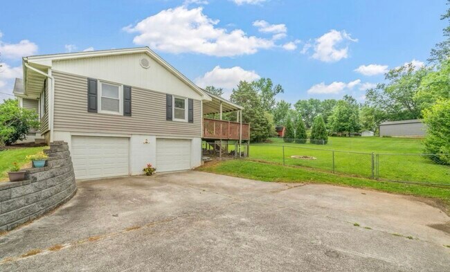 8520 Garrison Drive in Knoxville, TN - Building Photo - Building Photo
