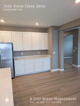 2466 Dixon Crk Dr in Whitestown, IN - Building Photo - Building Photo