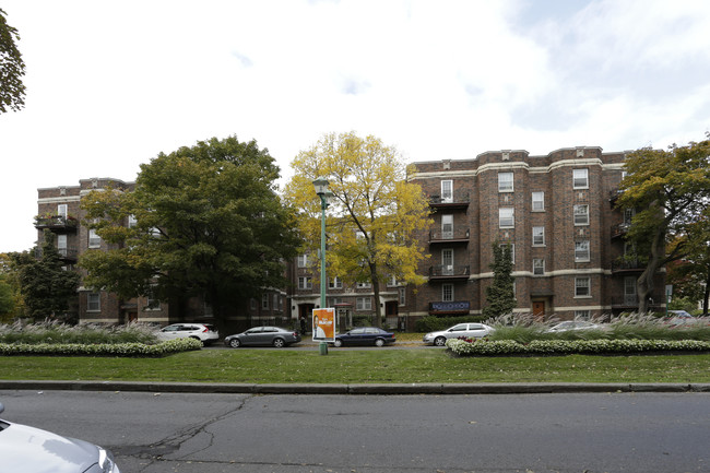 1521-1539 Bernard Av in Montréal, QC - Building Photo - Building Photo