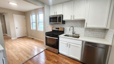 20 S Lake Ave in Fox Lake, IL - Building Photo - Building Photo