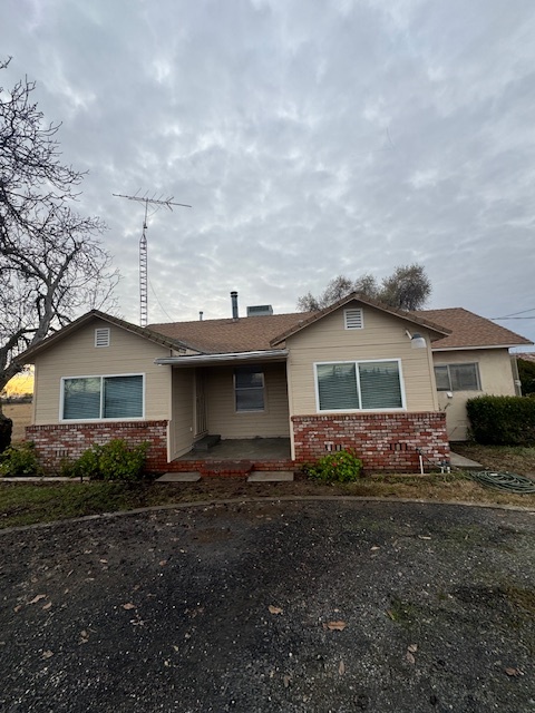 2585 Azevedo Ave in Biggs, CA - Building Photo