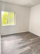 1145 Golden Lakes Blvd in West Palm Beach, FL - Foto de edificio - Building Photo