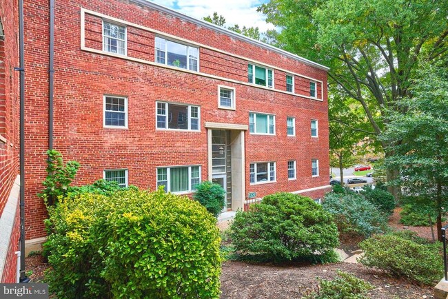 property at 1322 Fort Myer Dr