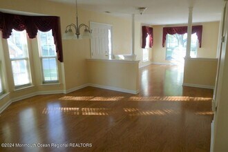 5 Oxford Rd in Holmdel, NJ - Building Photo - Building Photo