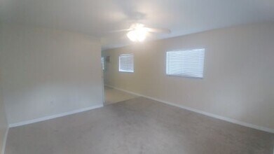 8093 Country Rd-Unit -206 in Ft. Myers, FL - Building Photo - Building Photo
