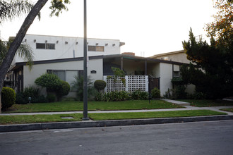 8356 Amigo Ave in Northridge, CA - Building Photo - Primary Photo