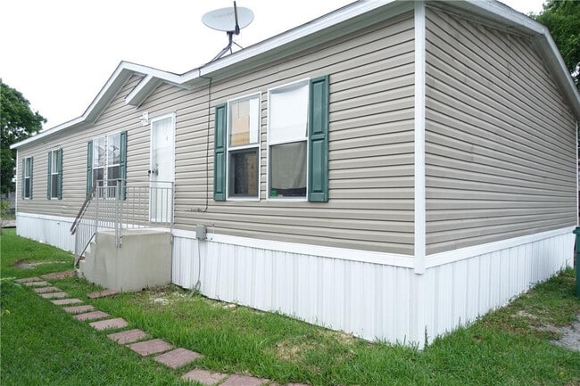 13311 SW 9th Ct in Davie, FL - Building Photo - Building Photo