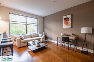 1820 E Broad St, Unit 248 in Richmond, VA - Building Photo