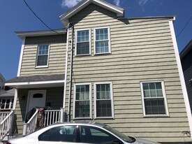 18 Rockdale Ave in Lowell, MA - Building Photo