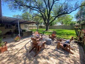 4111 Hill Oak Dr in Houston, TX - Building Photo