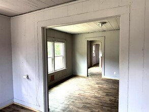 2711 W Walker St in Denison, TX - Building Photo - Building Photo