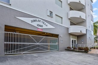 1060 NW 7th St in Miami, FL - Building Photo - Building Photo