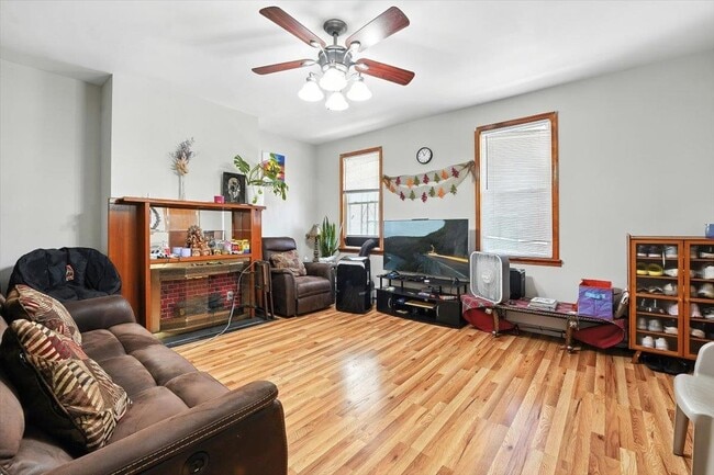 175 Van Winkle Ave in Jersey City, NJ - Building Photo - Building Photo