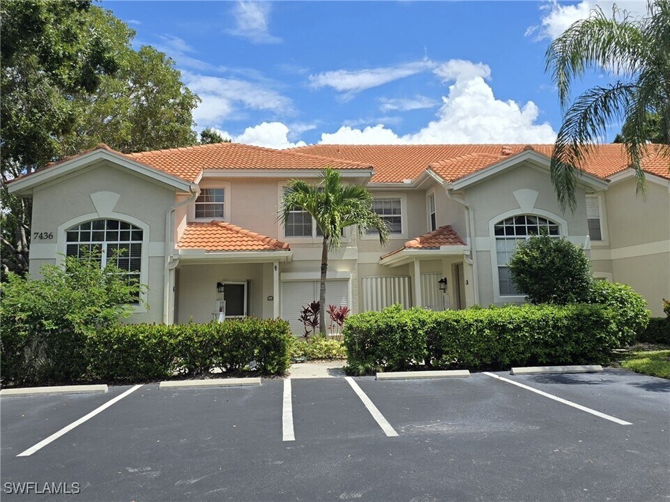7436 Plumbago Bridge Rd in Naples, FL - Building Photo
