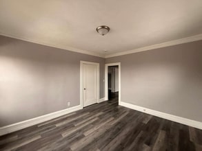 14300 Lakeshore Blvd in Cleveland, OH - Foto de edificio - Building Photo