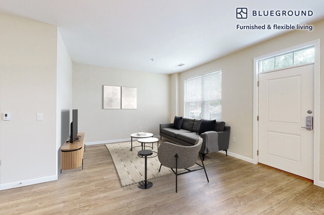 40 Riverpath Dr