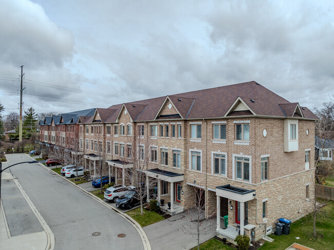 Ladycroft Terrace Townhomes in Mississauga, ON - Building Photo - Building Photo