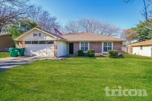 810 Dogwood Dr in Cedar Hill, TX - Building Photo