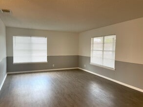 100 Royal Way Dr in Del Rio, TX - Building Photo - Building Photo