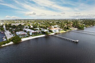 1432 S Lakeside Dr in Lake Worth Beach, FL - Building Photo - Building Photo