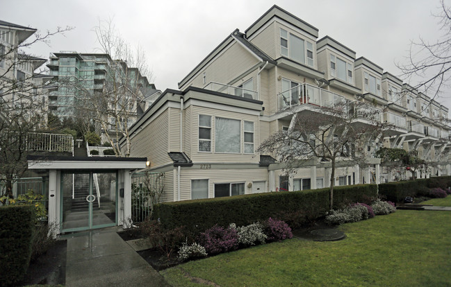 Riverside Gardens in Vancouver, BC - Building Photo - Building Photo