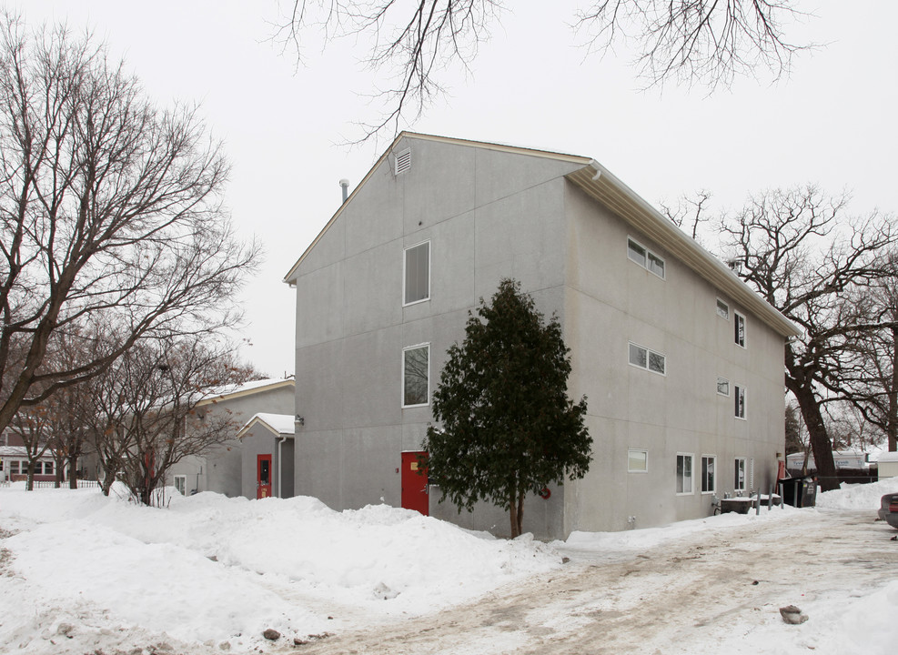 1105 16th Ave N in Minneapolis, MN - Foto de edificio