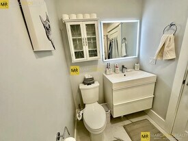 326 Chelsea St, Unit 1 in Boston, MA - Building Photo