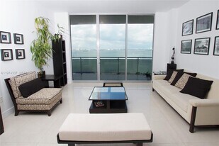 7901 Hispanola Ave in North Bay Village, FL - Building Photo